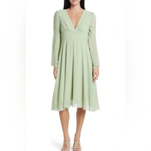Area Stars Dresses & Skirts - Area Stars Sage Maggie Bell Sleeve Midi Dress V Neck Bustline Pleat Size Small